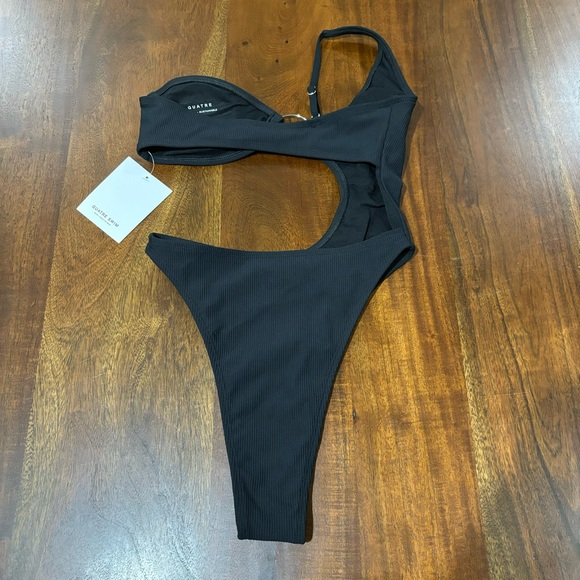 New! Quatre Swim Launch 010 Azalea One Piece Size Small - Picture 2 of 4